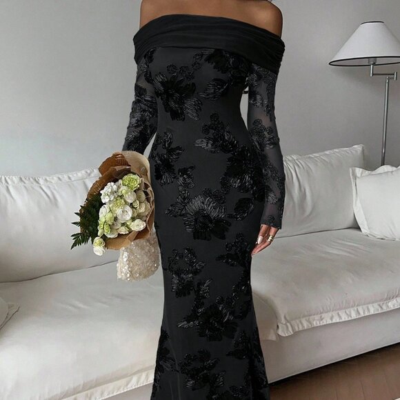 Black Elegant Women's Off Shoulder Long Sleeve Fitted Maxi Dress - Picture 6 of 6